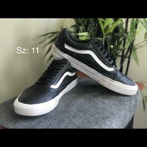Mens Vans Classic Leather Shoes Sz 11
